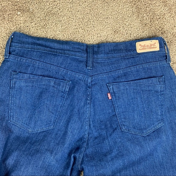 Levi’s Medium Wash Bermuda Shorts - Picture 6 of 8
